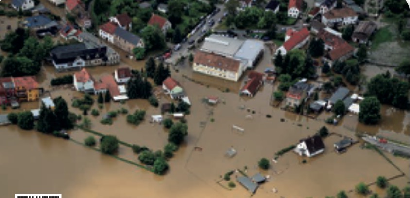 Inondations dans l'Aude — rues submergées